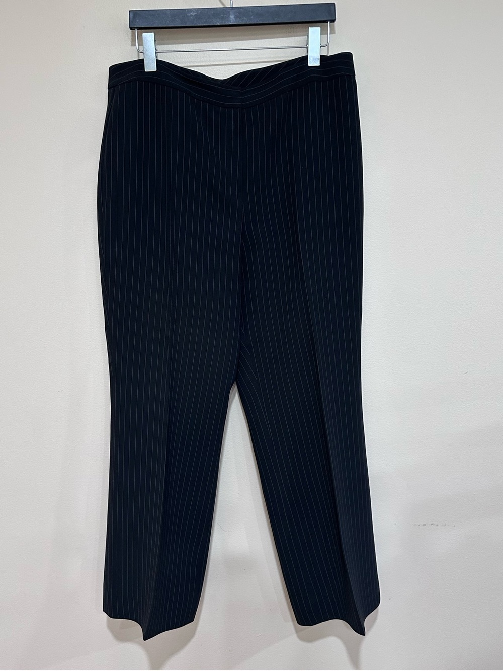 Tahari women’s Black Pinstripe Pantsuit 3 piece Size 16 - Picture 2 of 16